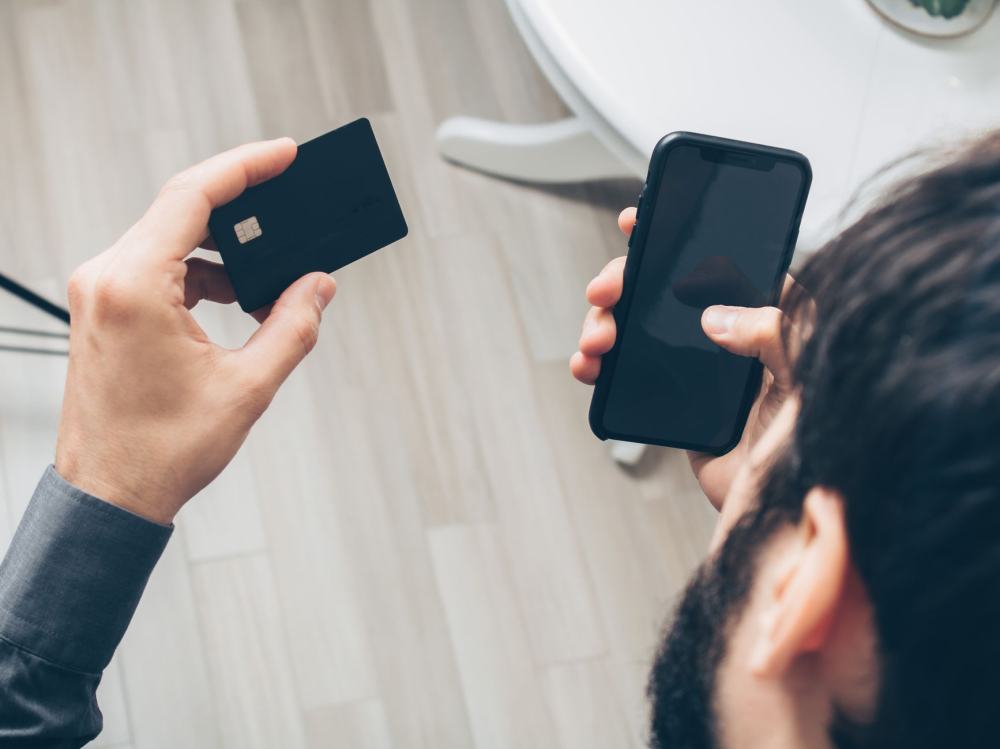 Going Cashless: Paying for Rides Digitally