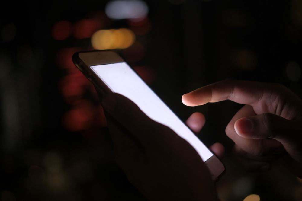 How to Turn On Dark Mode in the Shareide App
