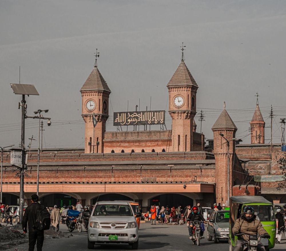 Dera Ghazi Khan Commute Guide: Getting Around with Shareide