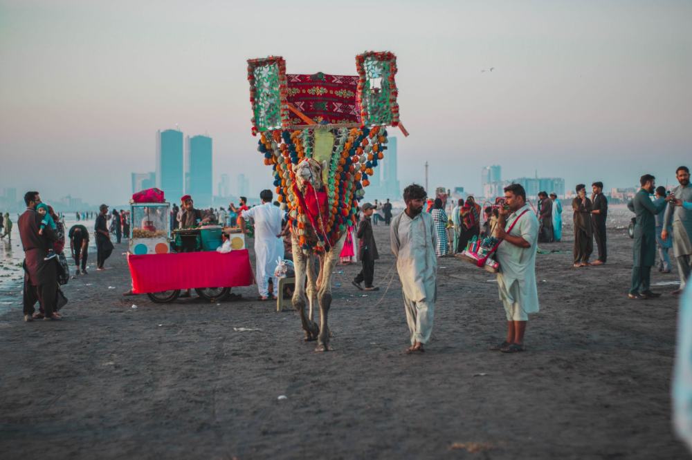Eid-ul-Fitr: Planning Family Visits Around Pakistan