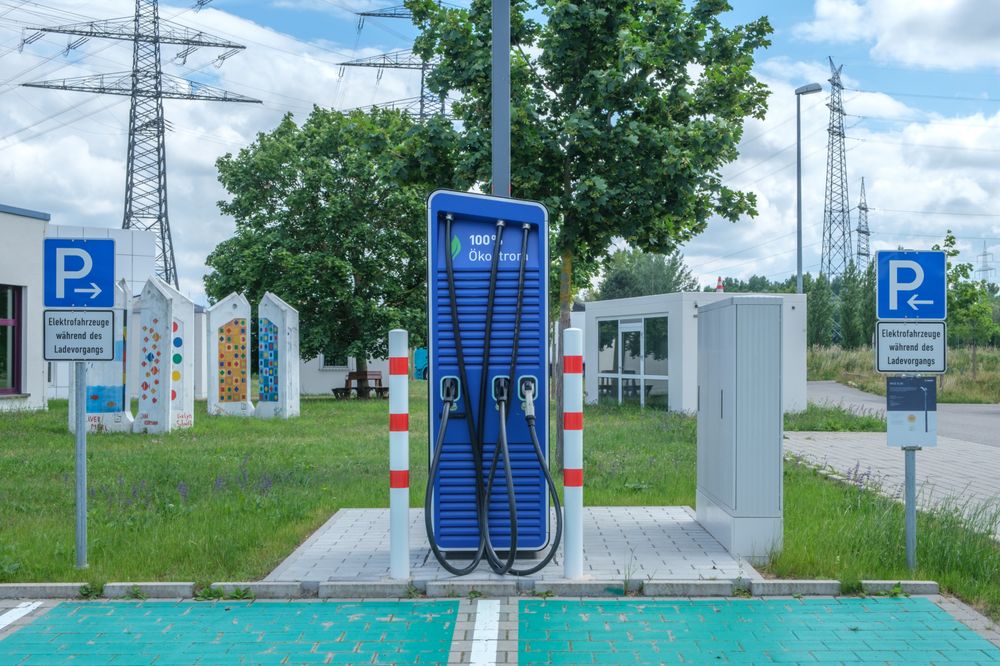 Electric Vehicles and Ride Sharing: Why Pakistan Needs Both