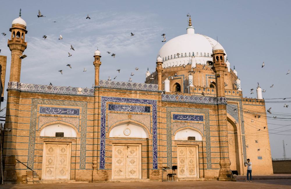 Multan's Shrines: A City of Saints Travel Guide
