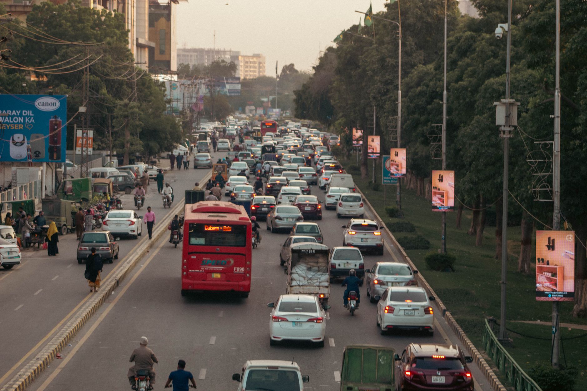 Office Pick and Drop Service in Lahore: What It Costs and How to Arrange One