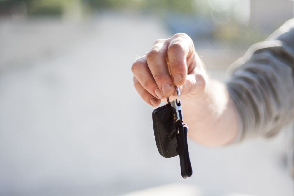 Is It Cheaper to Own a Car or Use Shareide Every Day? A Real Cost Comparison
