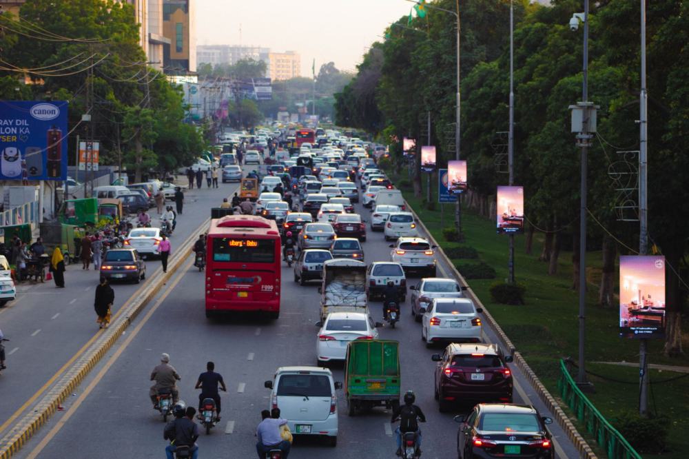 How Ride Sharing Helps Reduce Parking Pressure in Pakistani Cities