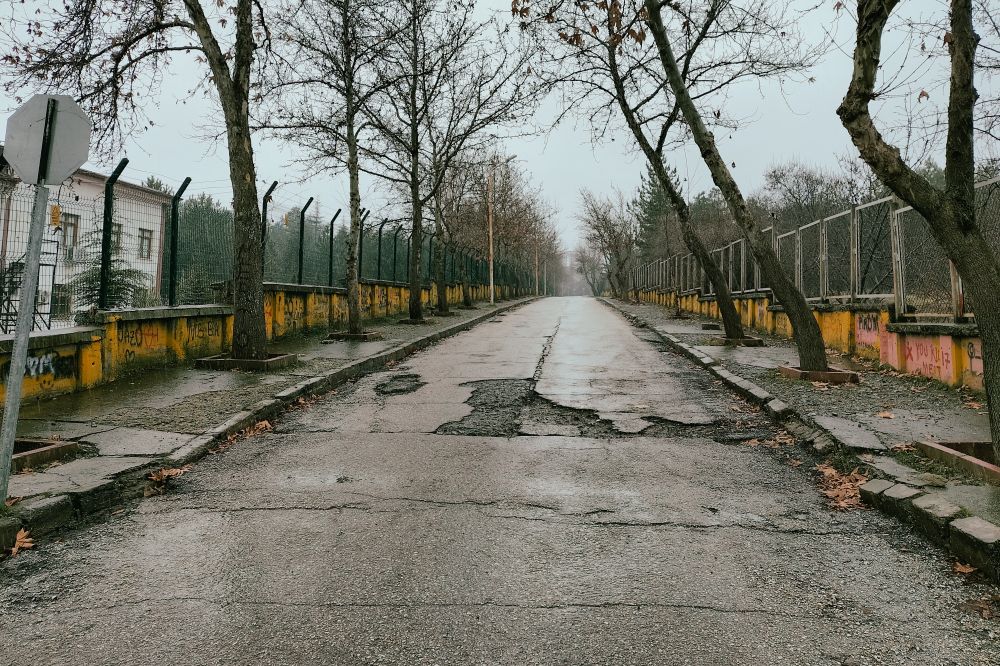 Sinkholes, Road Collapses and Closures: How to Pick a Safe Route