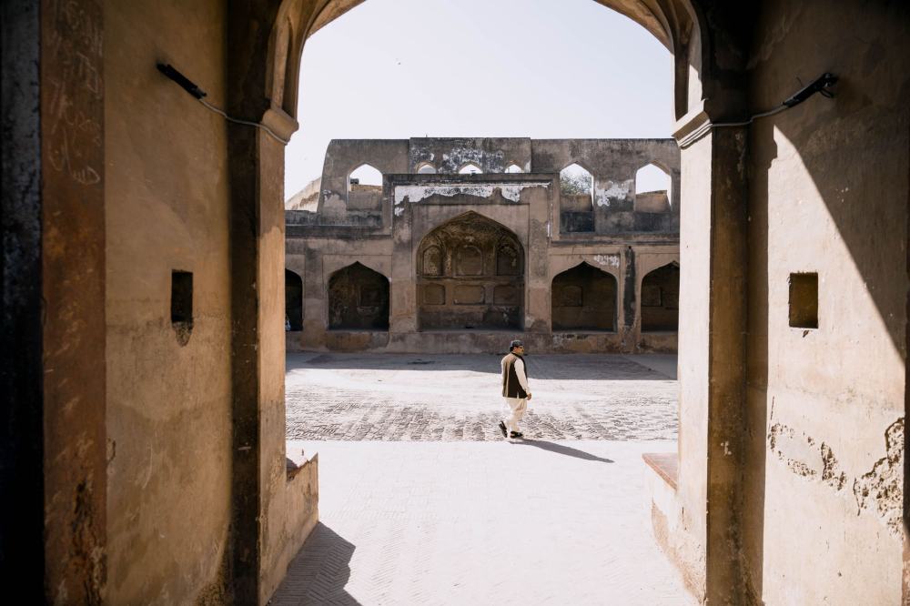 A Foreign Visitor's Guide to Using Shareide in Pakistan